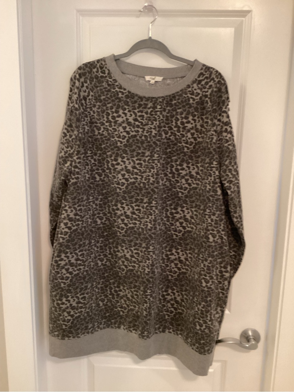 easel Gray Leopard-Print Crewneck Sweater